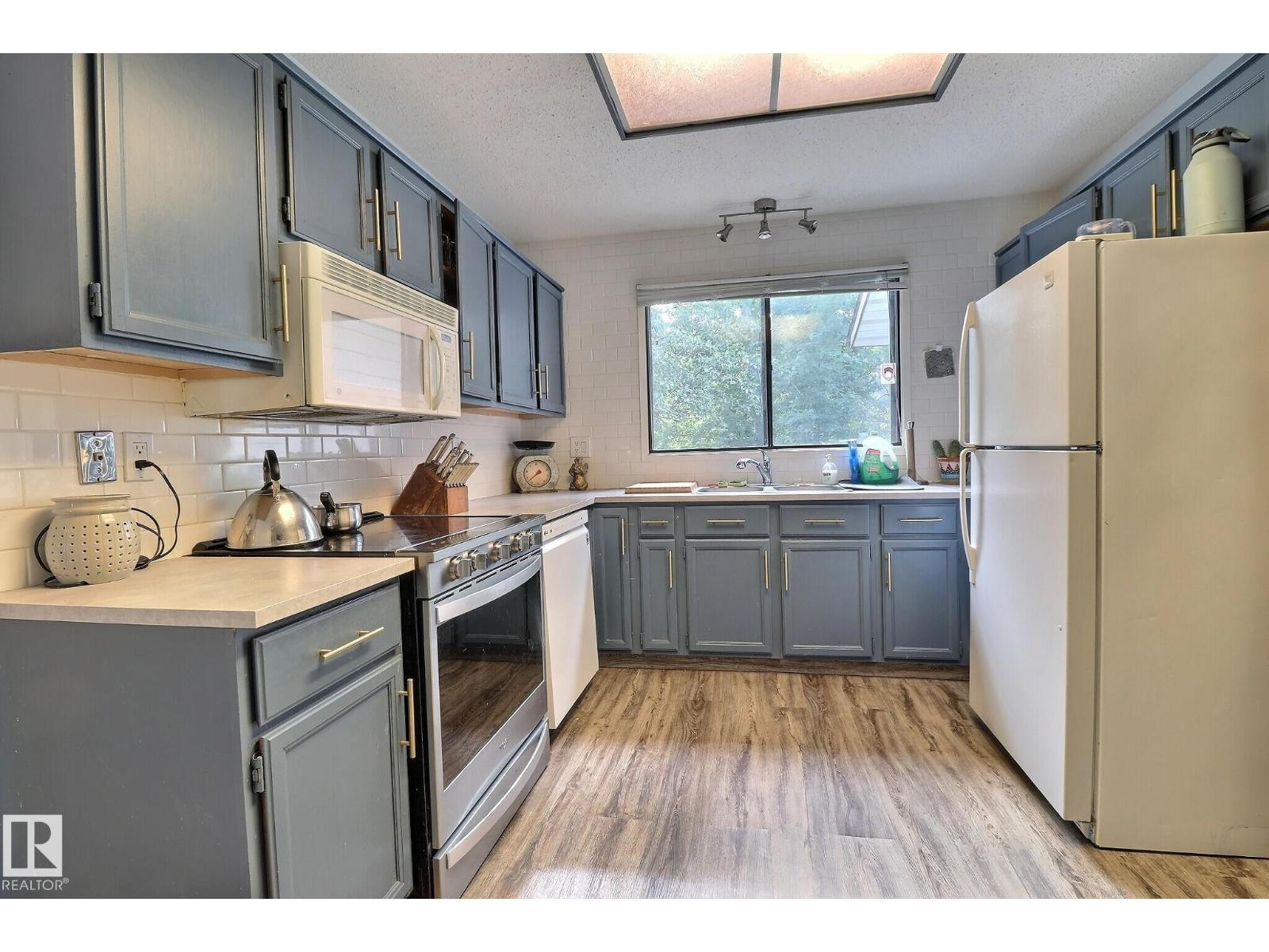 5315 39 Av Nw Property Photo 6