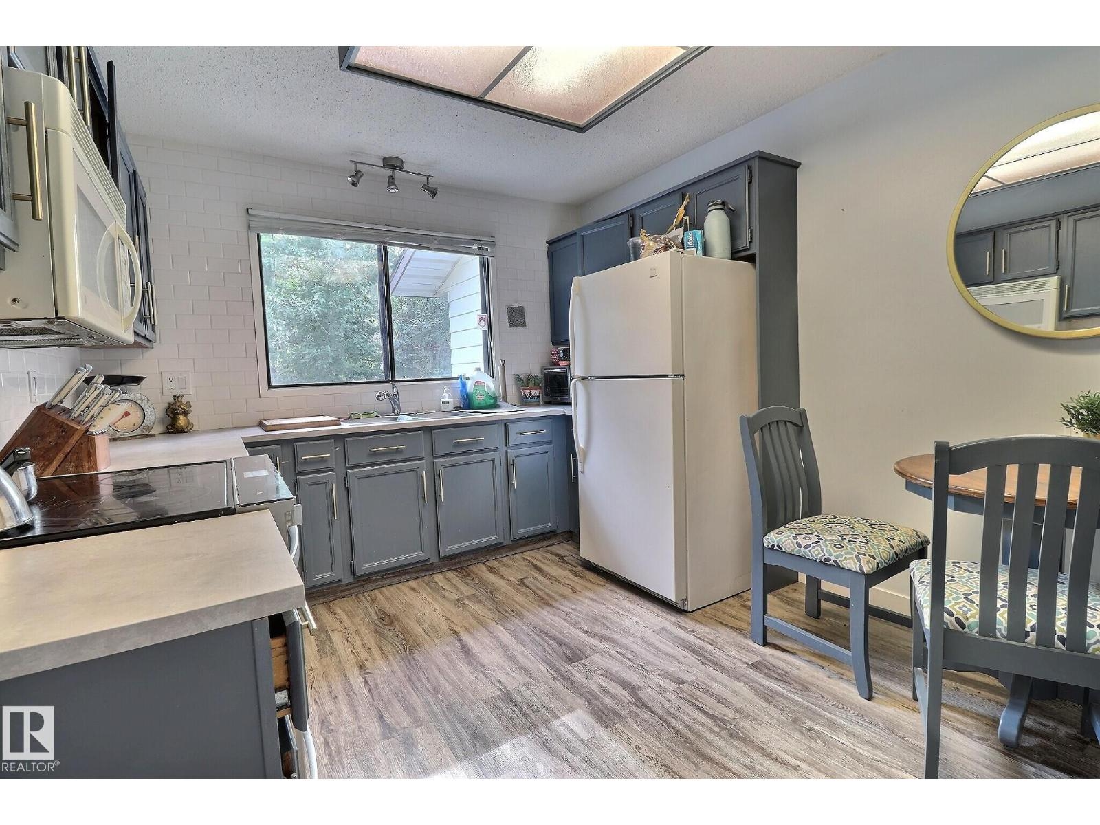 5315 39 Av Nw Property Photo 8