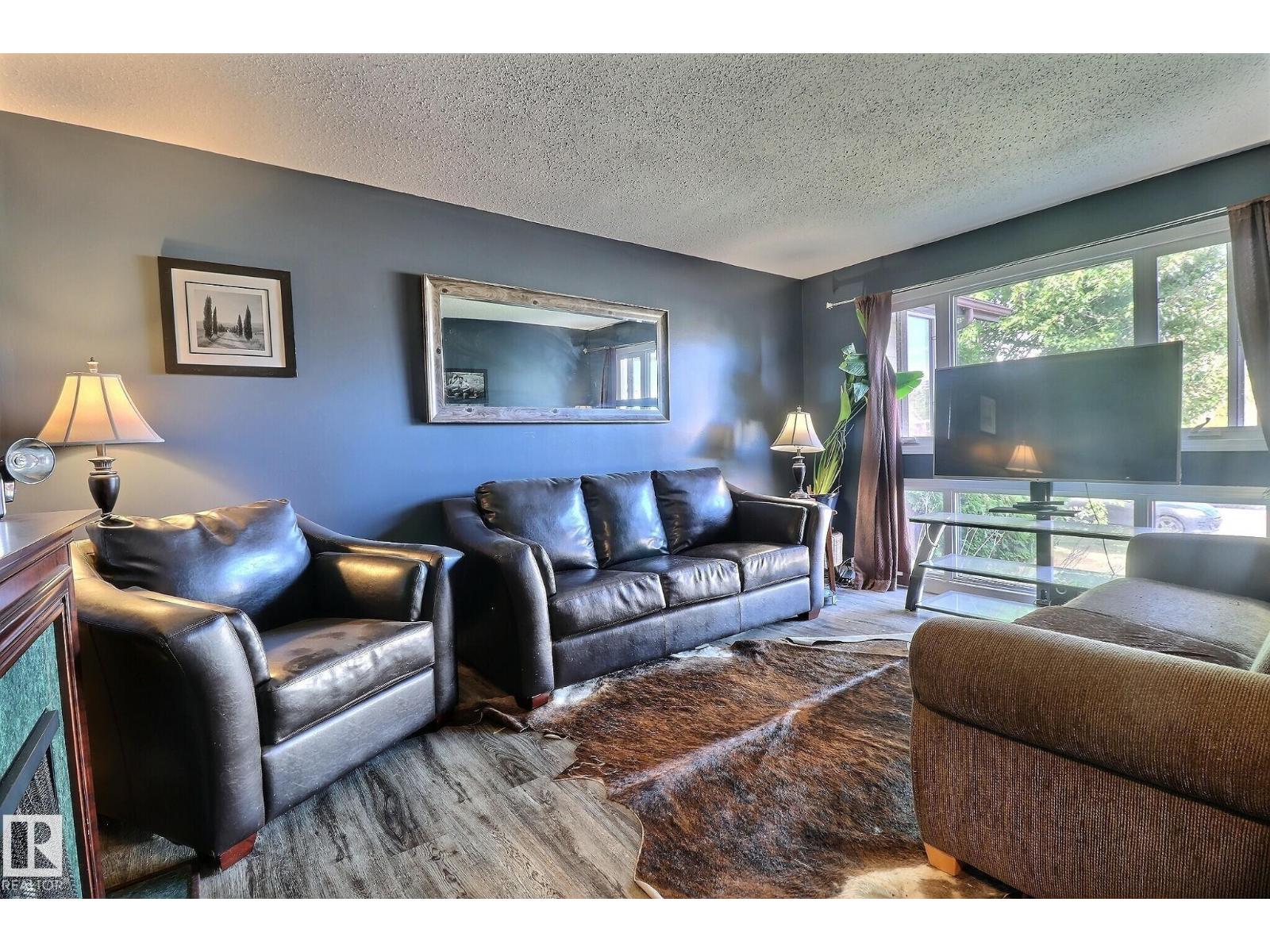 5315 39 Av Nw Property Photo 11