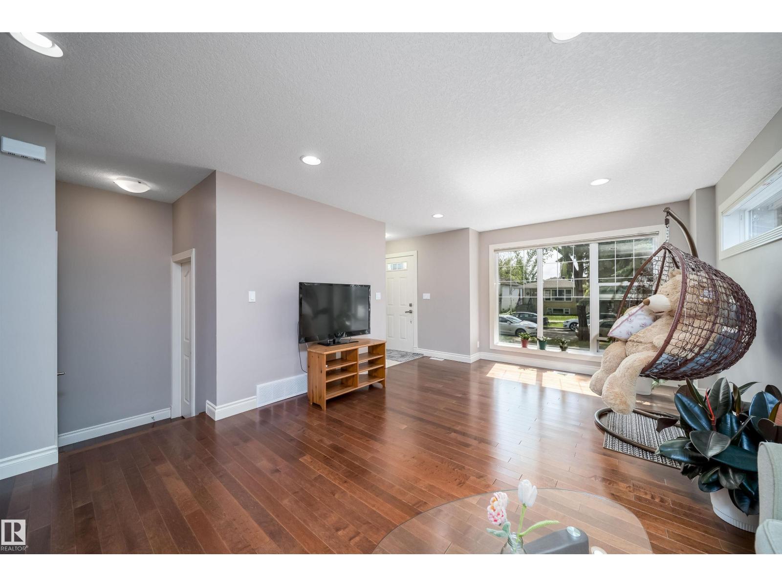 11342 79 Av Nw Property Photo 4