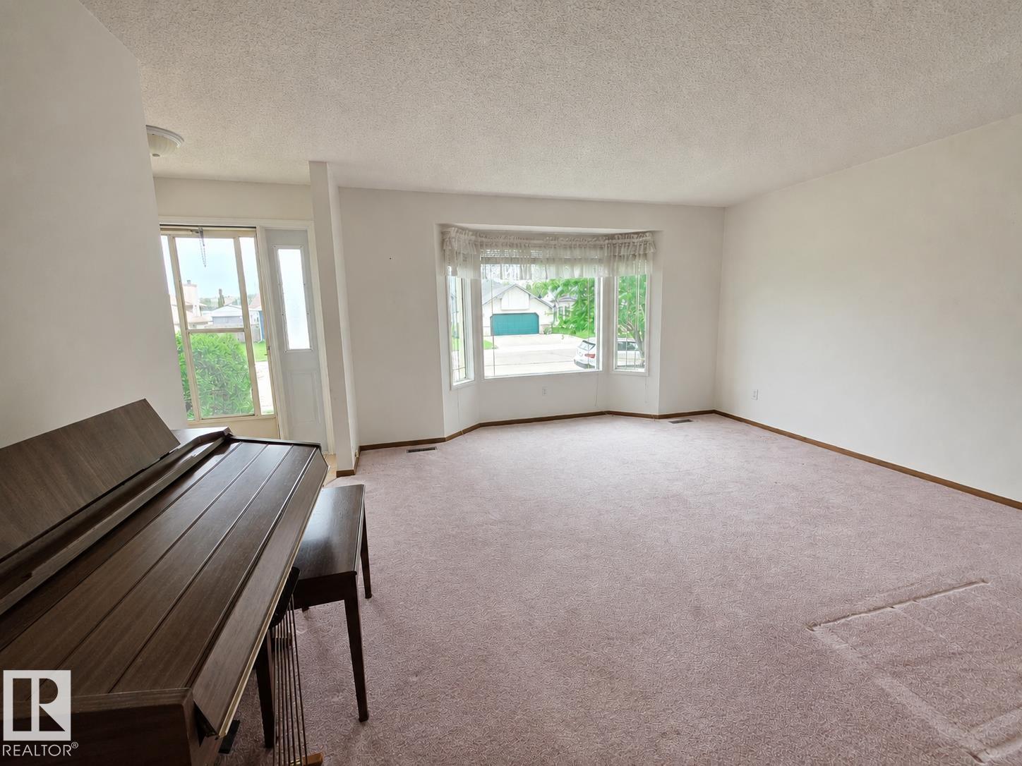 4005 55 Av Property Photo 5