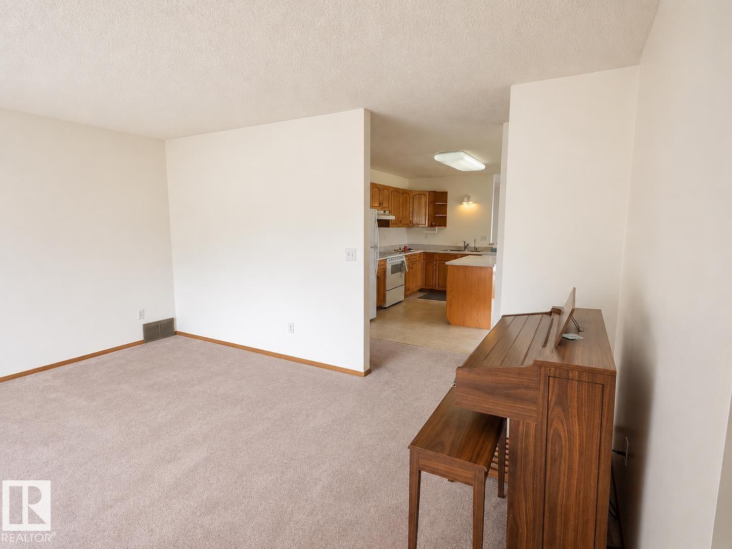 4005 55 Av Property Photo 6