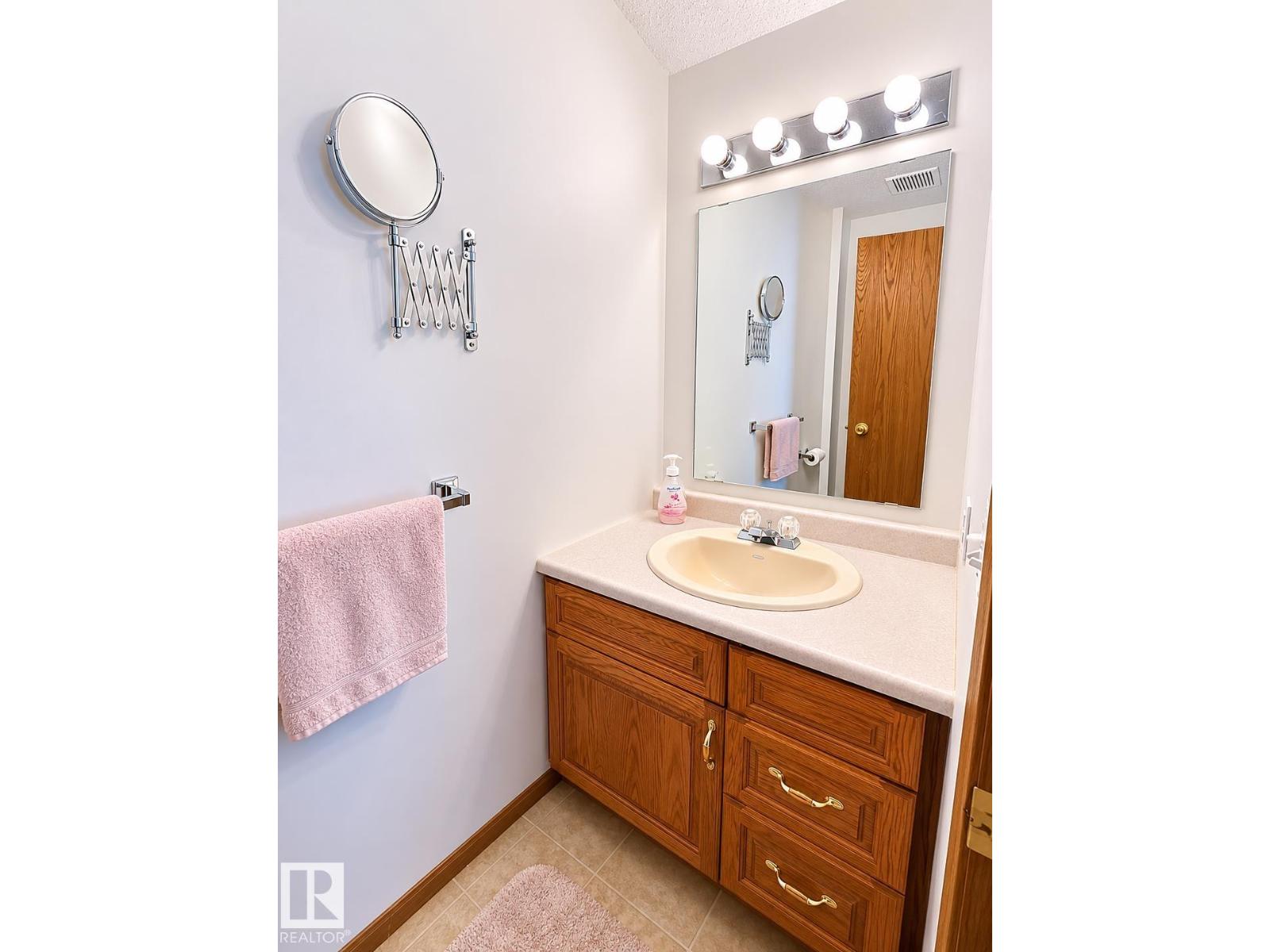4005 55 Av Property Photo 12