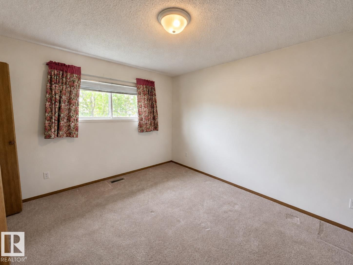 4005 55 Av Property Photo 14