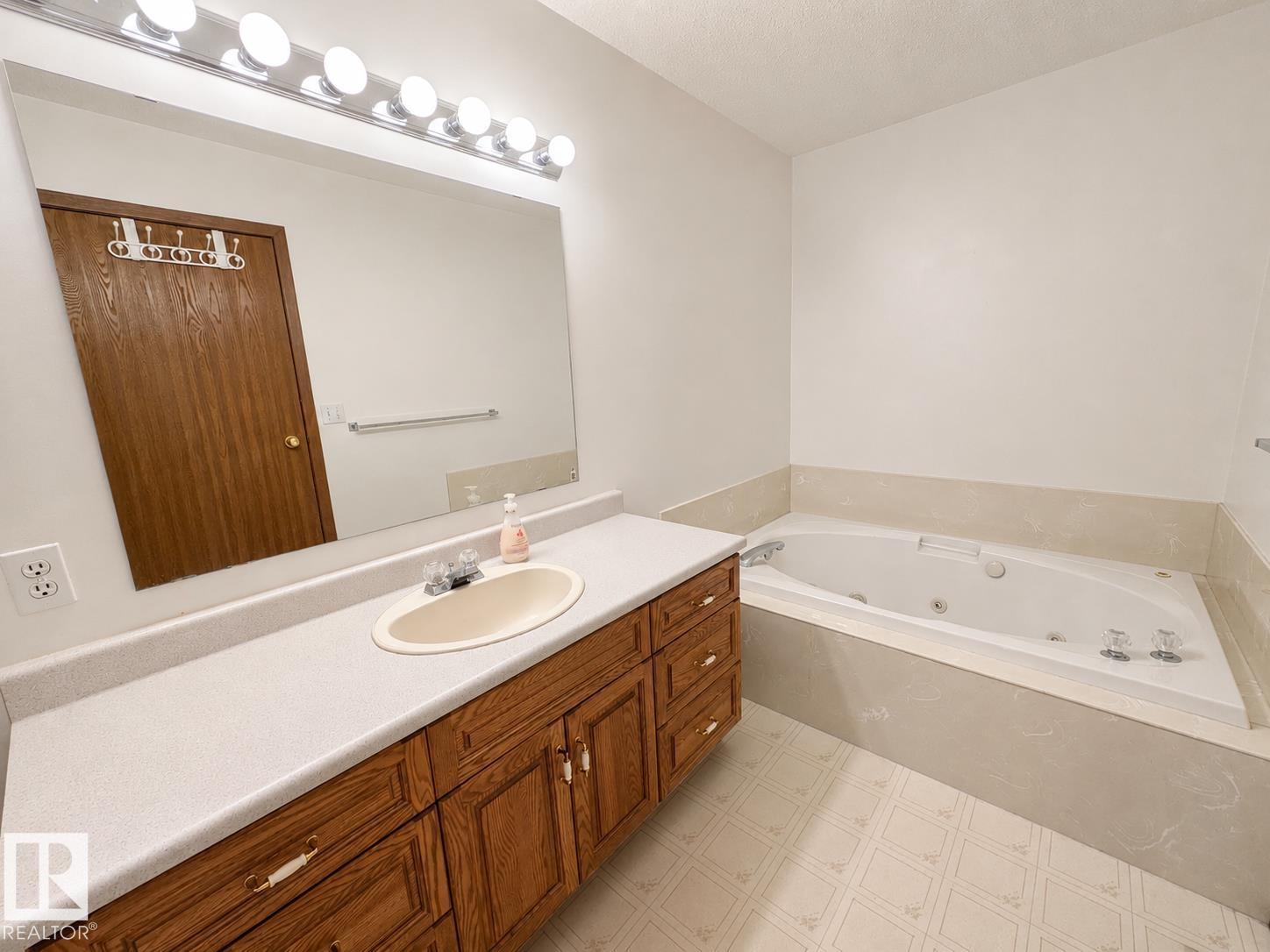 4005 55 Av Property Photo 17