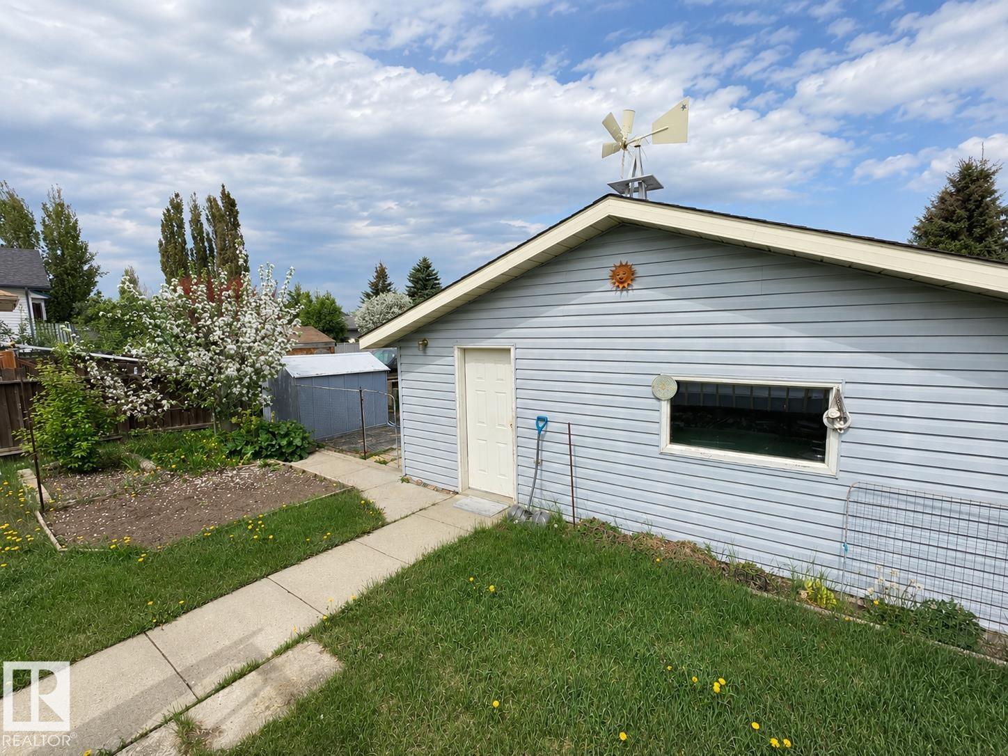 4005 55 Av Property Photo 22