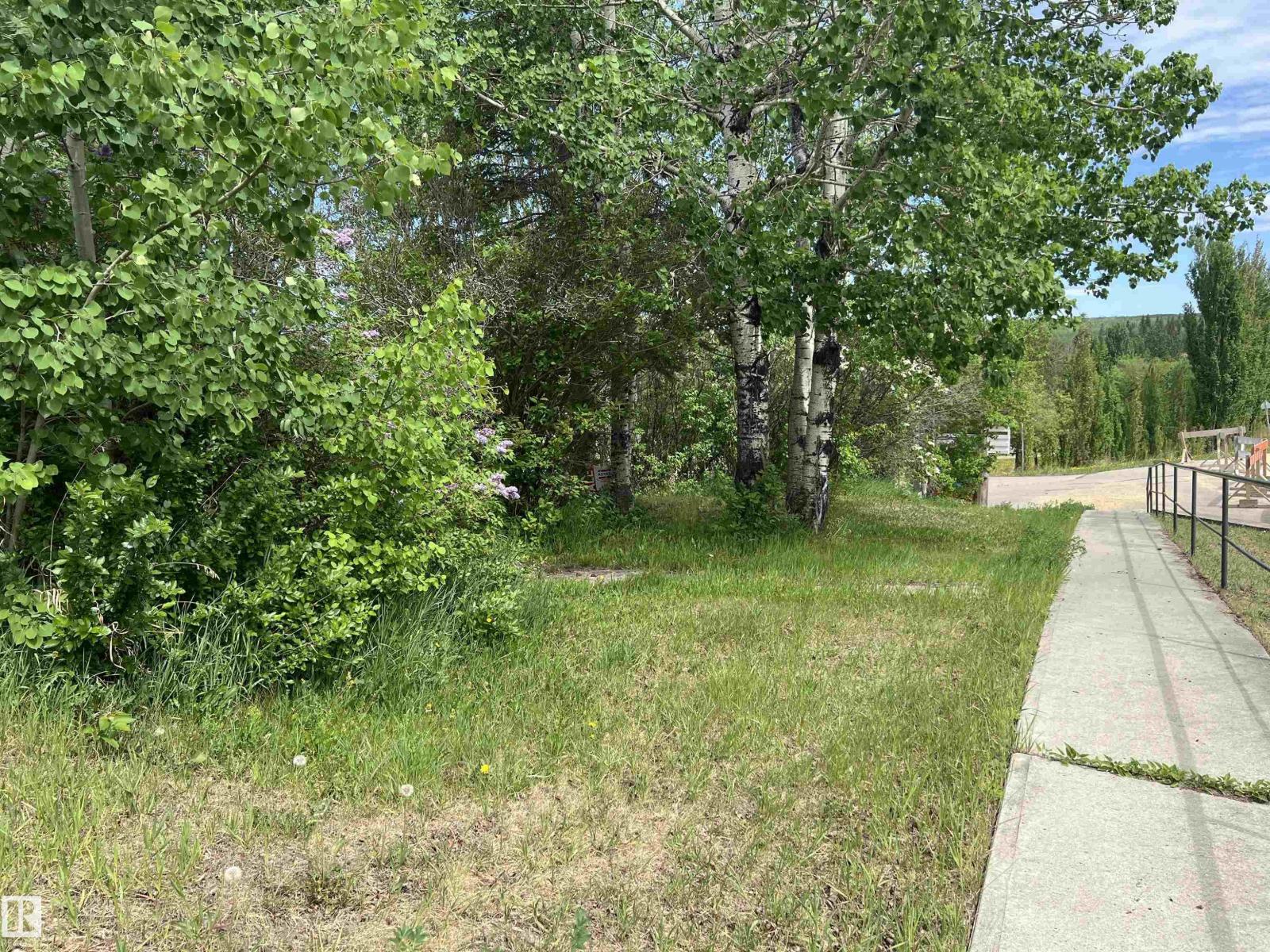 5128 50 ST Property Photo 1