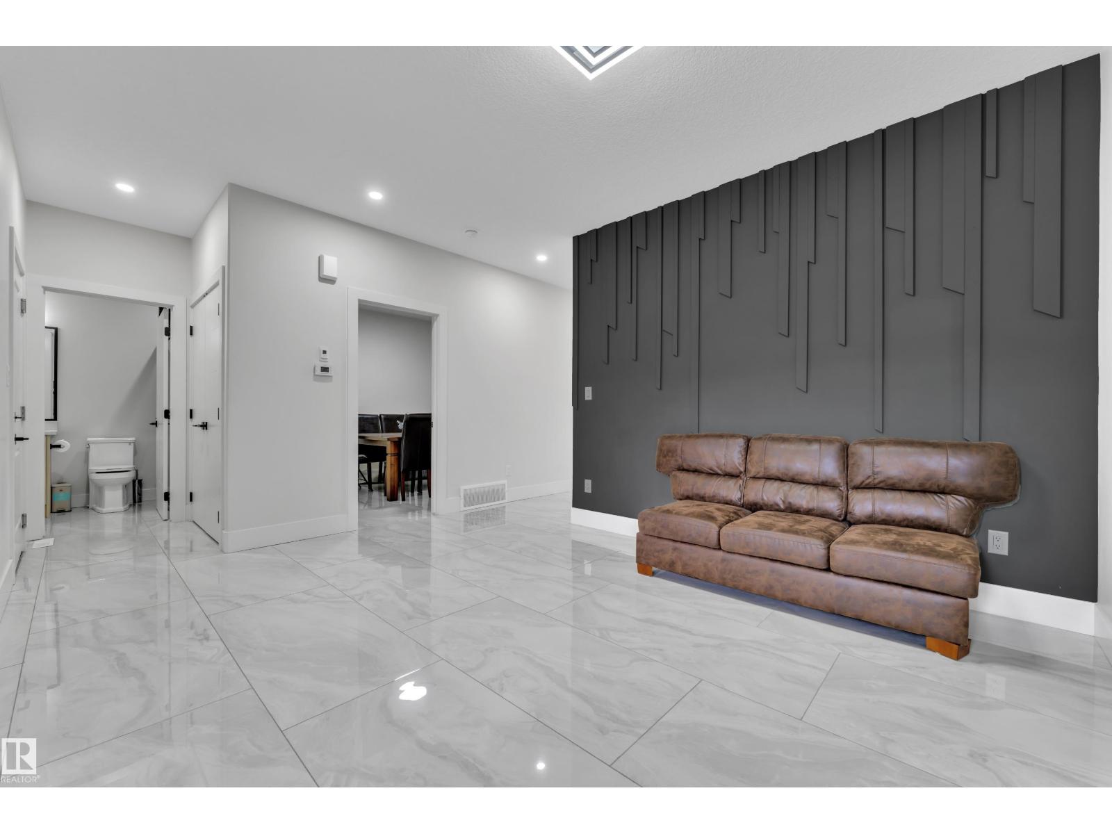 5936 18 St Ne Property Photo 5