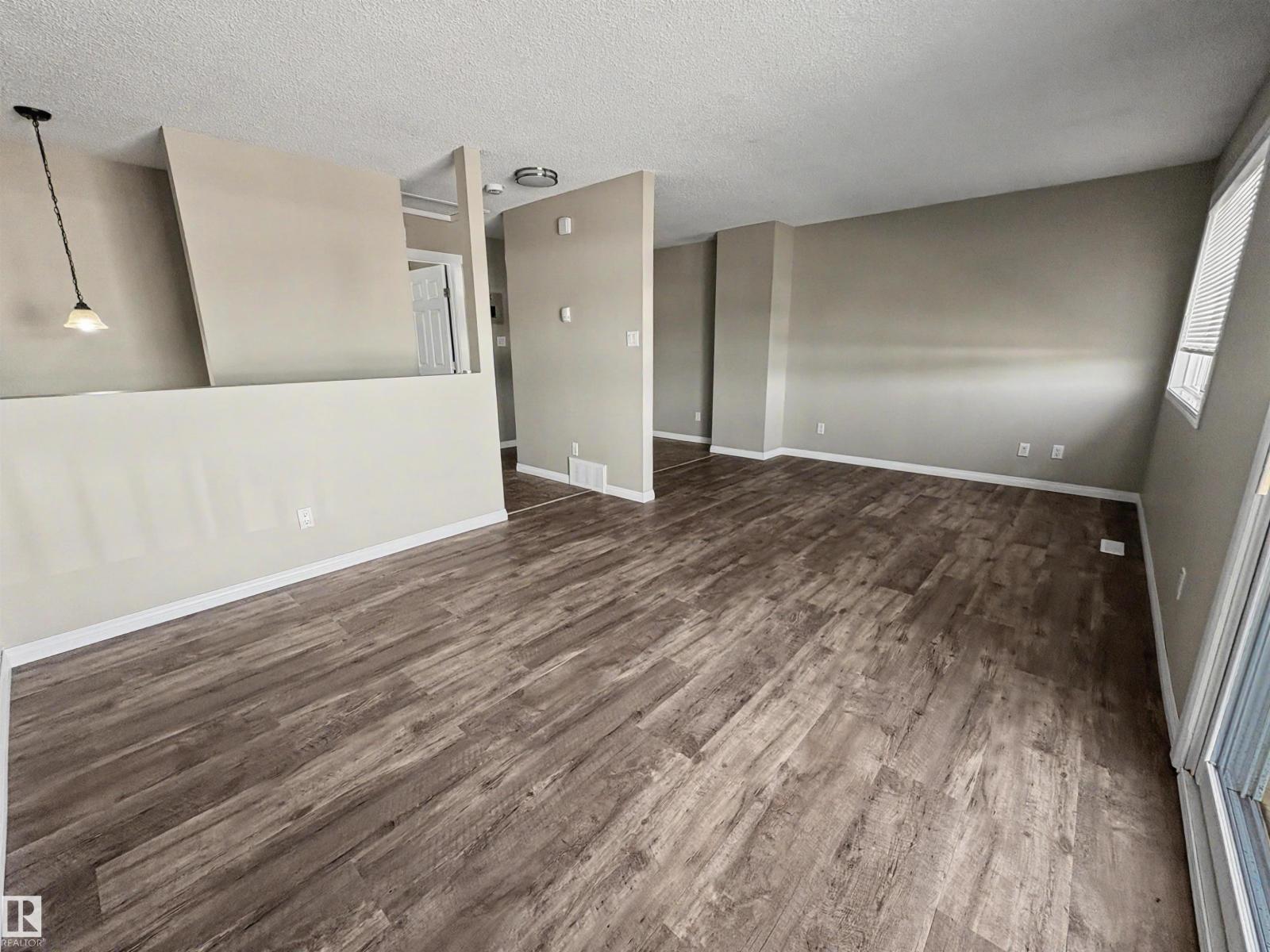 4537 50 Av Property Photo 7