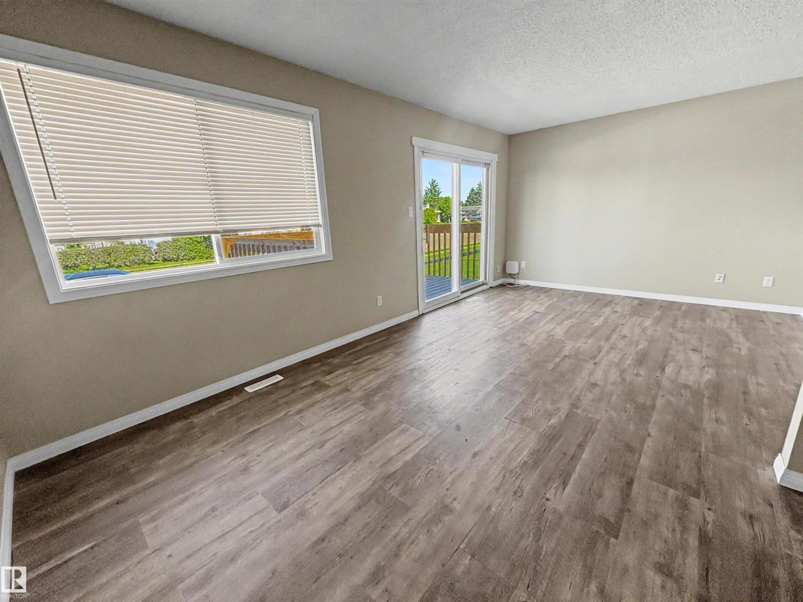 4537 50 Av Property Photo 8