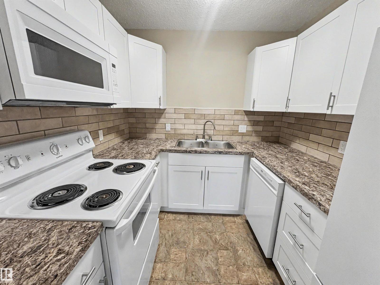 4537 50 Av Property Photo 10