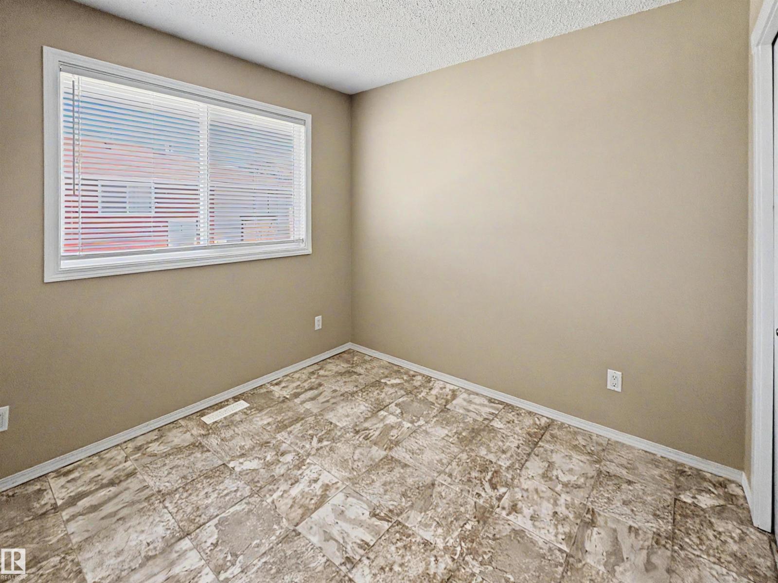 4537 50 Av Property Photo 11