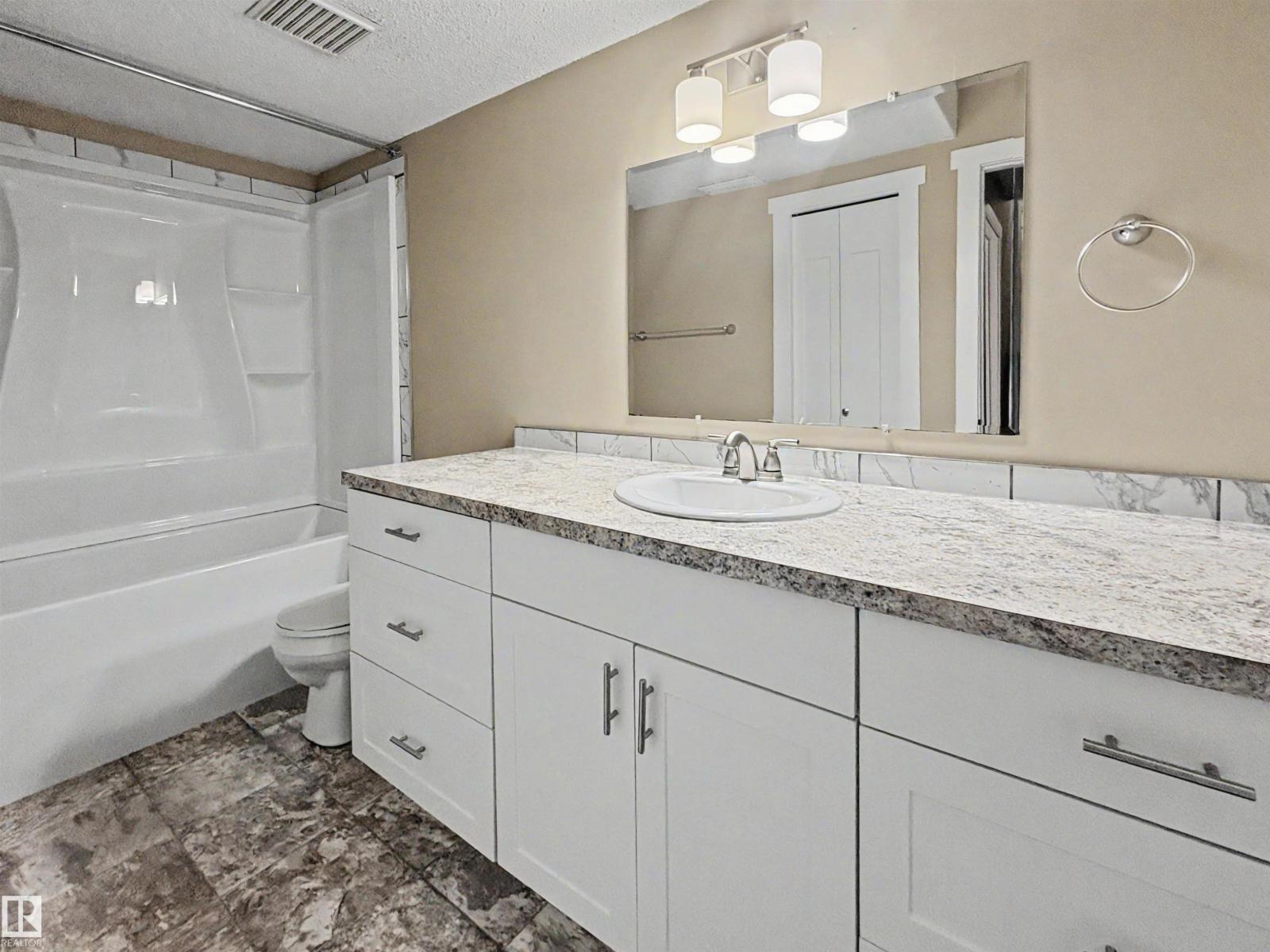 4537 50 Av Property Photo 13
