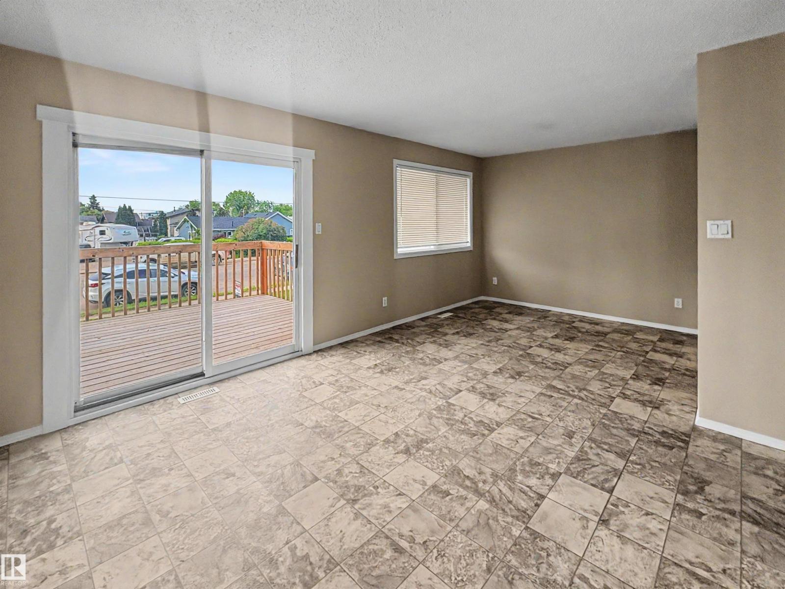 4537 50 Av Property Photo 22