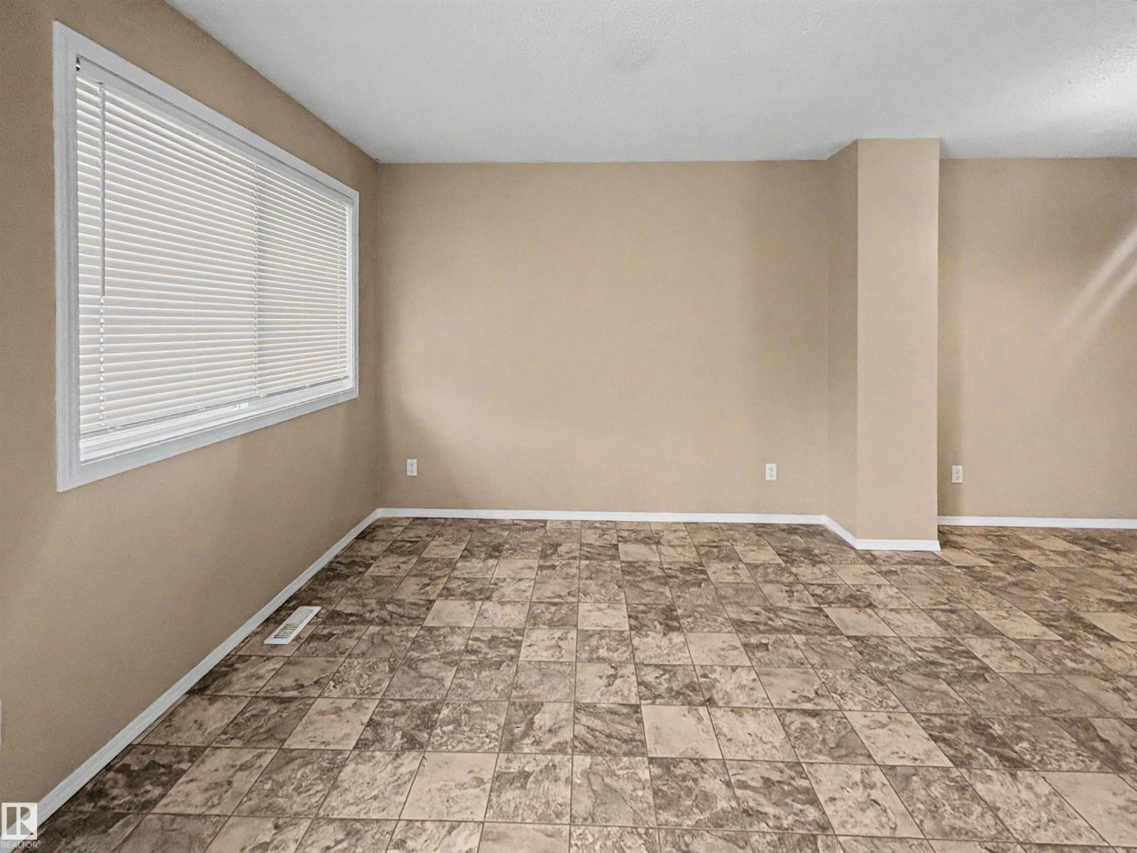 4537 50 Av Property Photo 23
