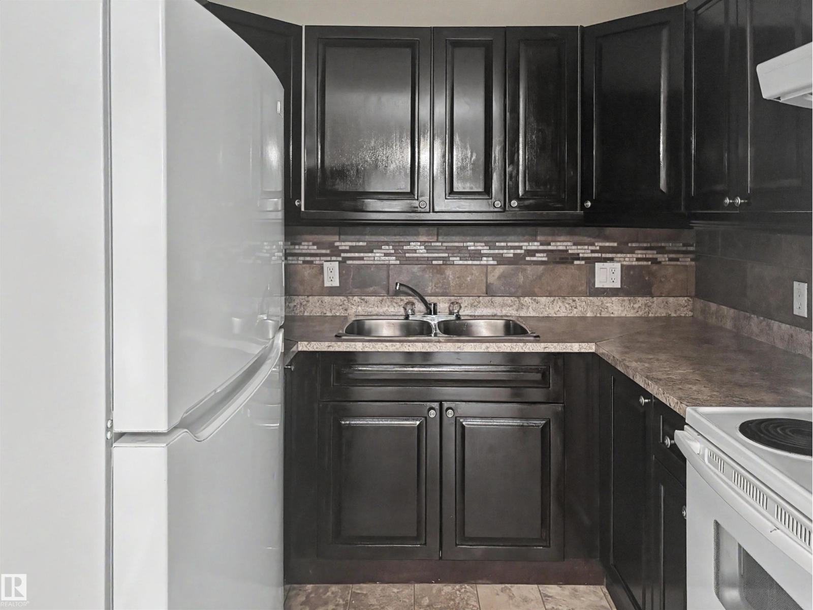 4537 50 Av Property Photo 26