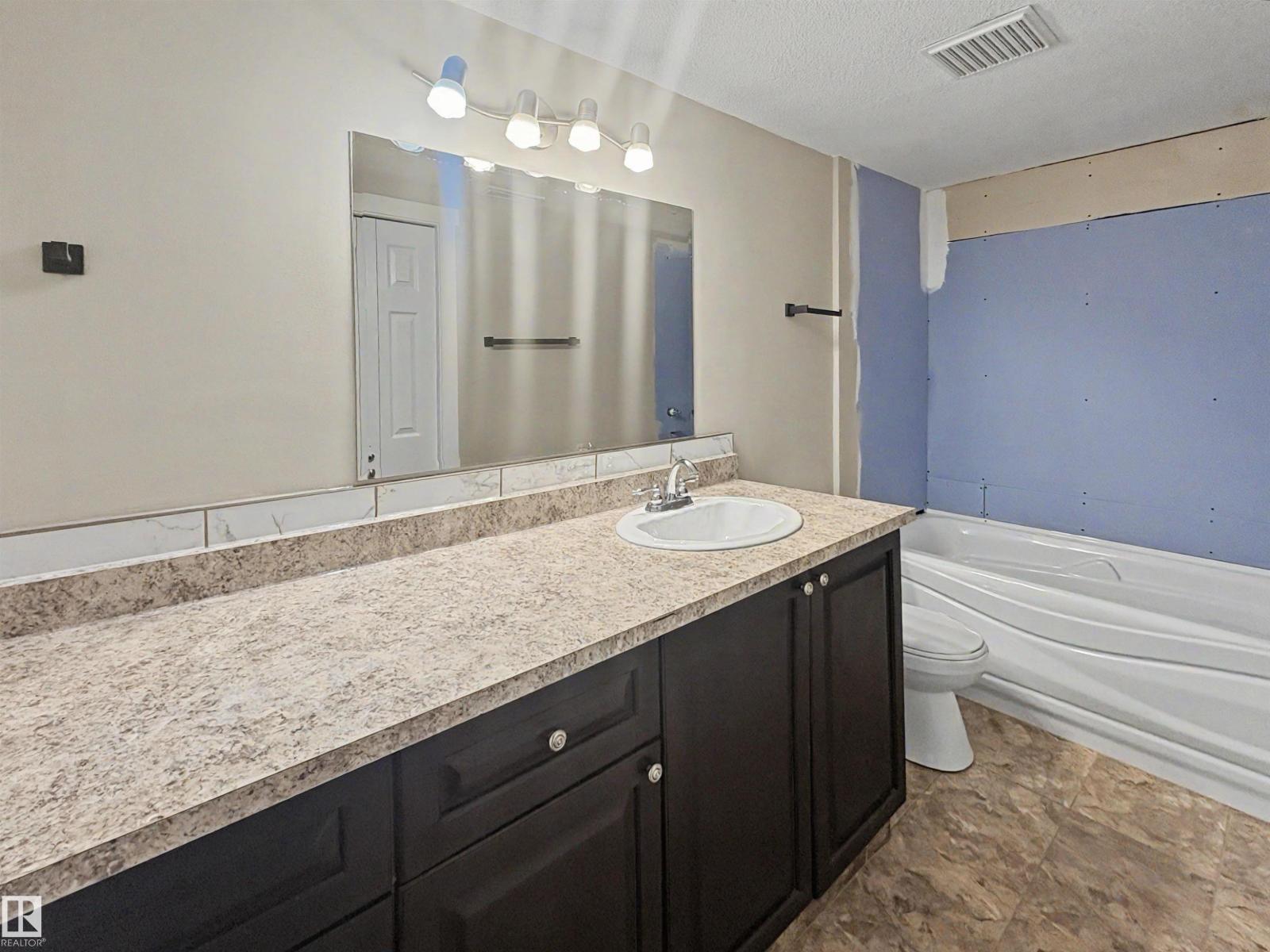 4537 50 Av Property Photo 32