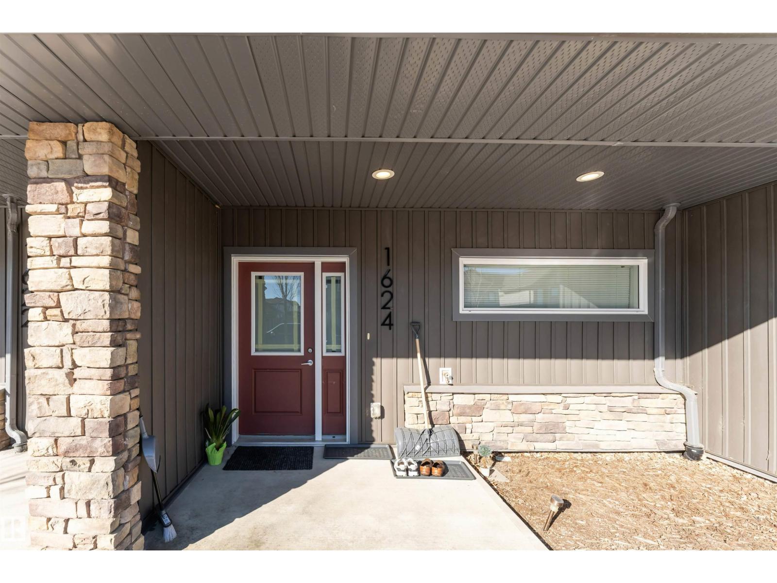 1624 33a St Nw Property Photo 2