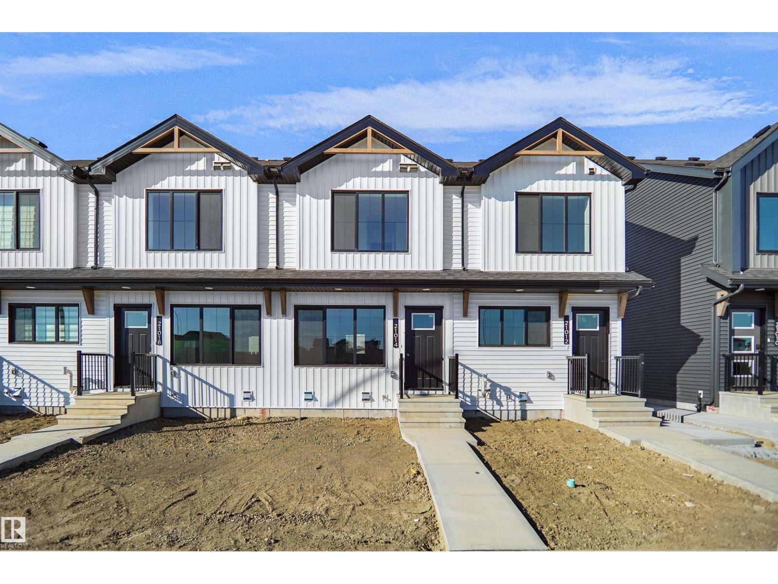 3 18640 18 Av Nw Property Photo 1