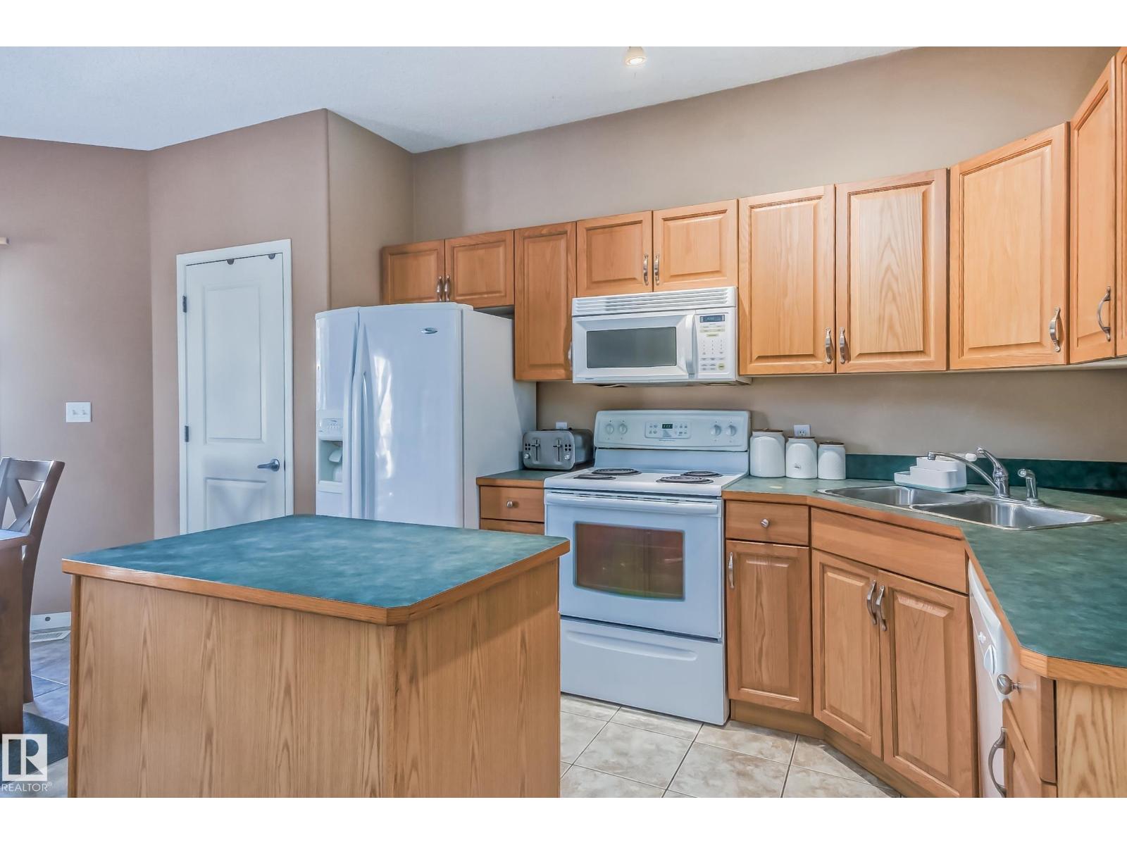 #49 8403 164 Av Nw Property Photo 10