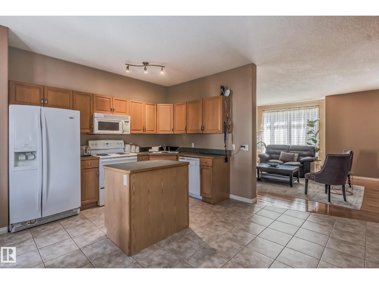 #49 8403 164 Av Nw Property Photo 11