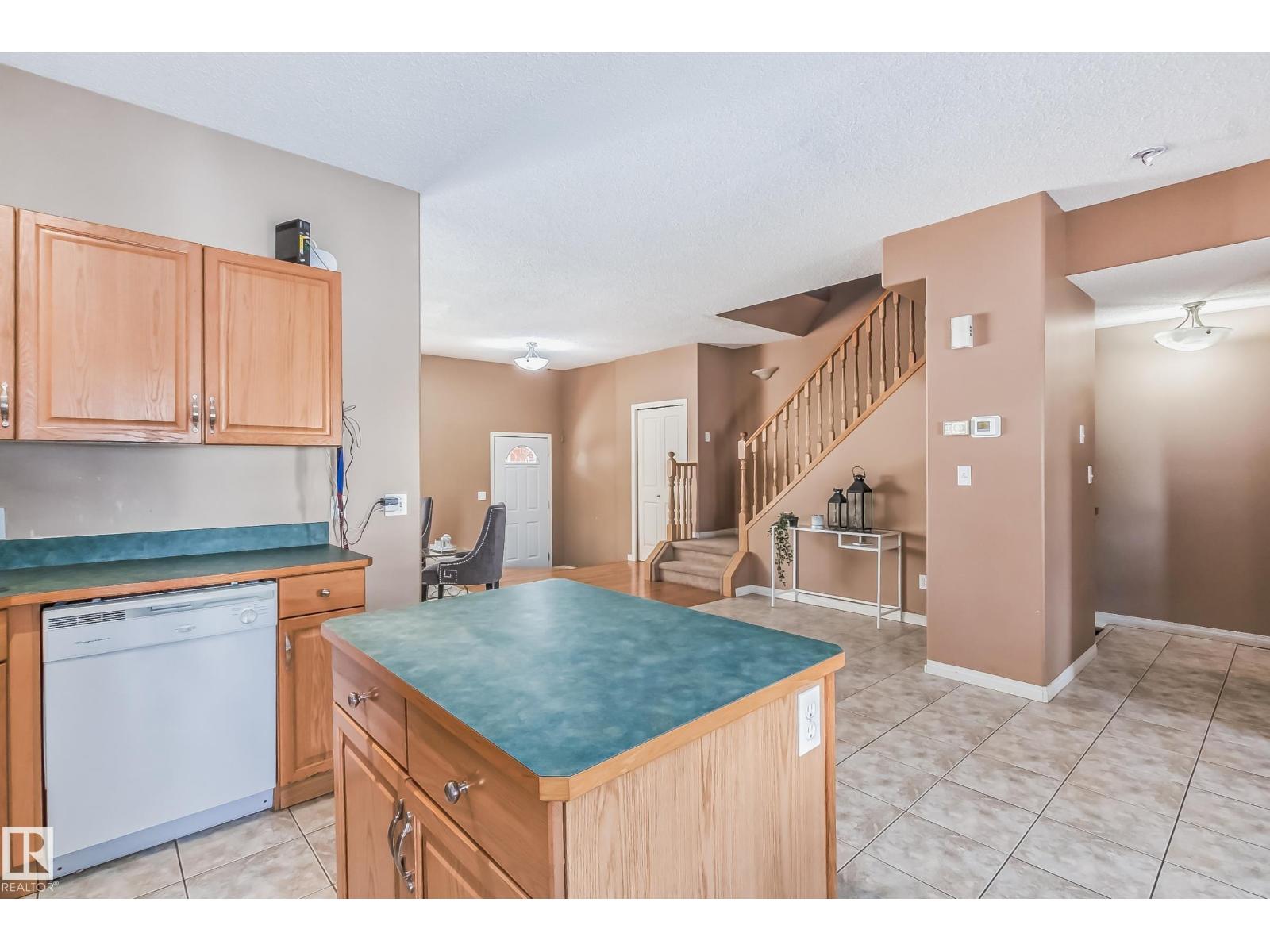 #49 8403 164 Av Nw Property Photo 15
