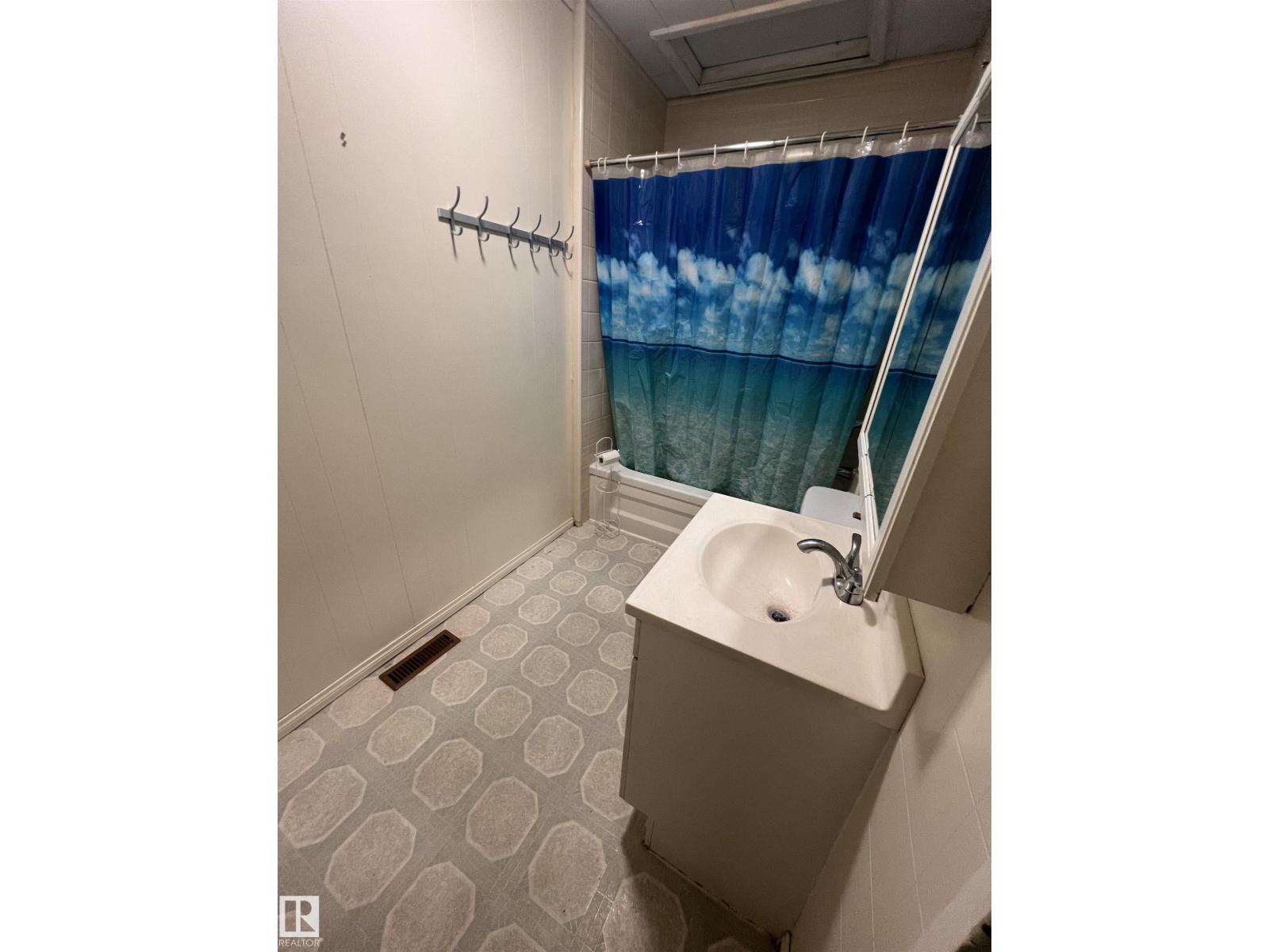 69 Railway Av Property Photo 9