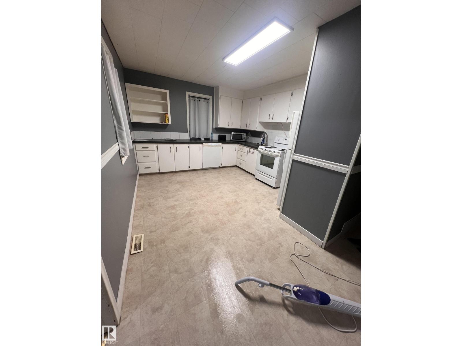 69 Railway Av Property Photo 11
