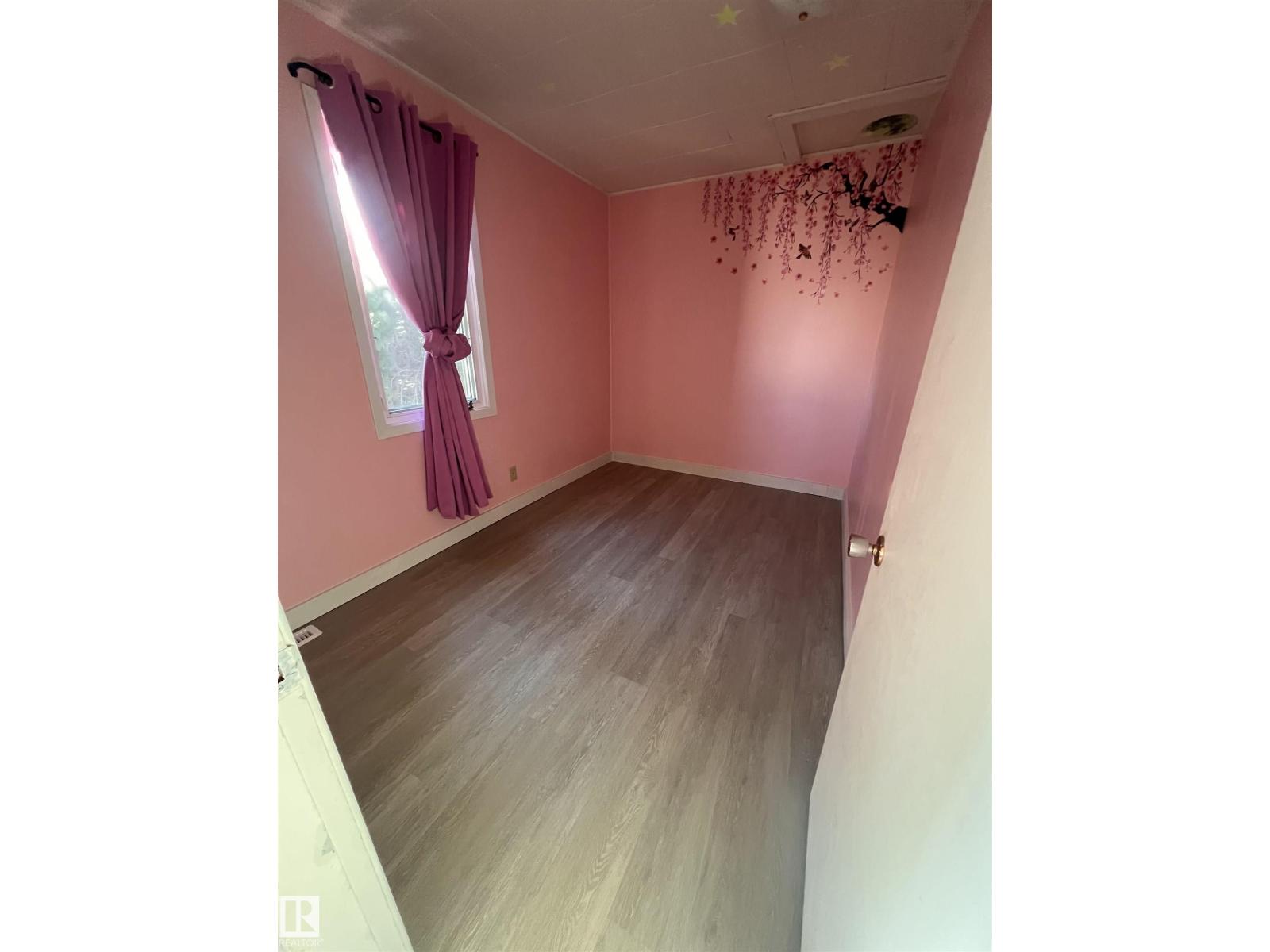 69 Railway Av Property Photo 12