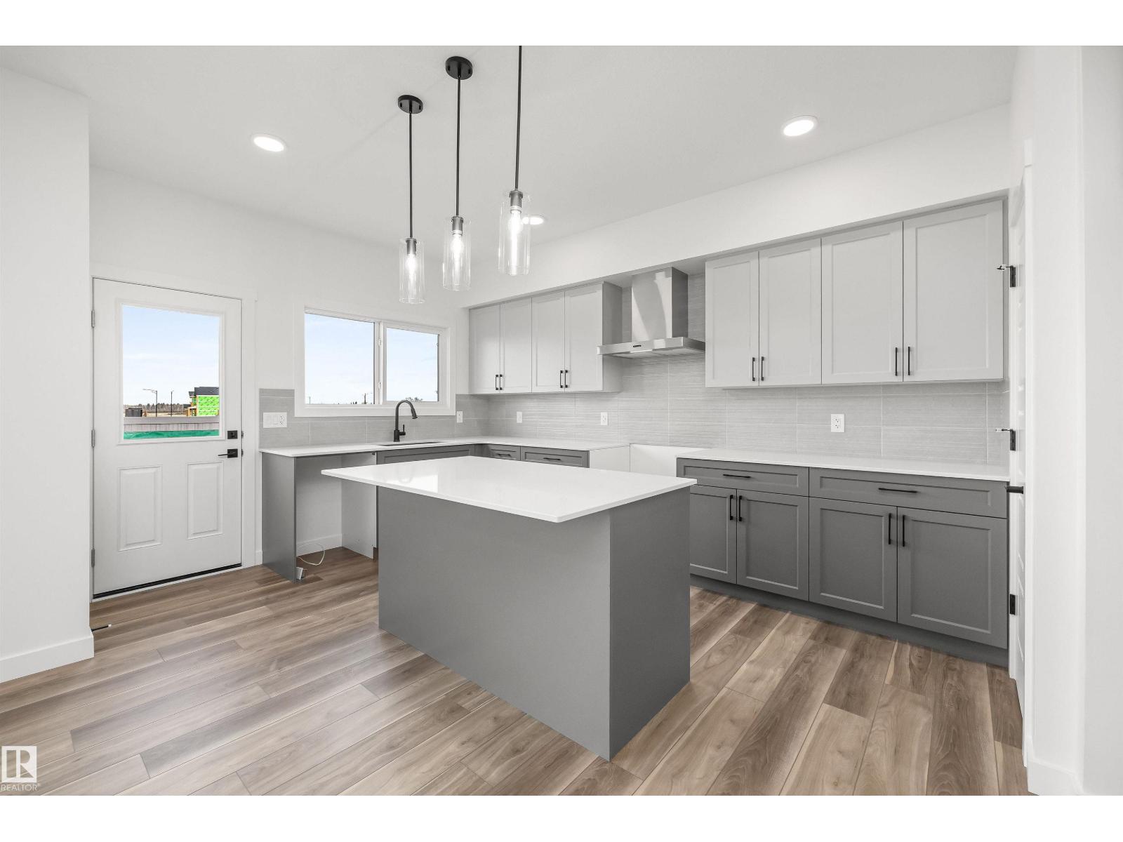 4228 63 St Property Photo 15
