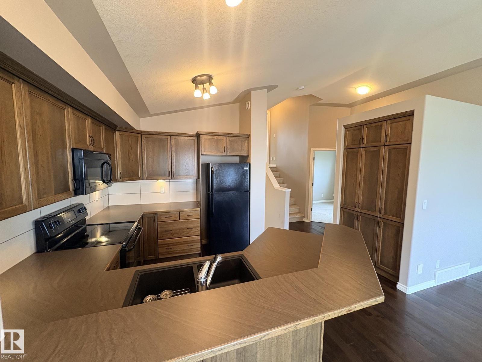 4505 38 Street Property Photo 5