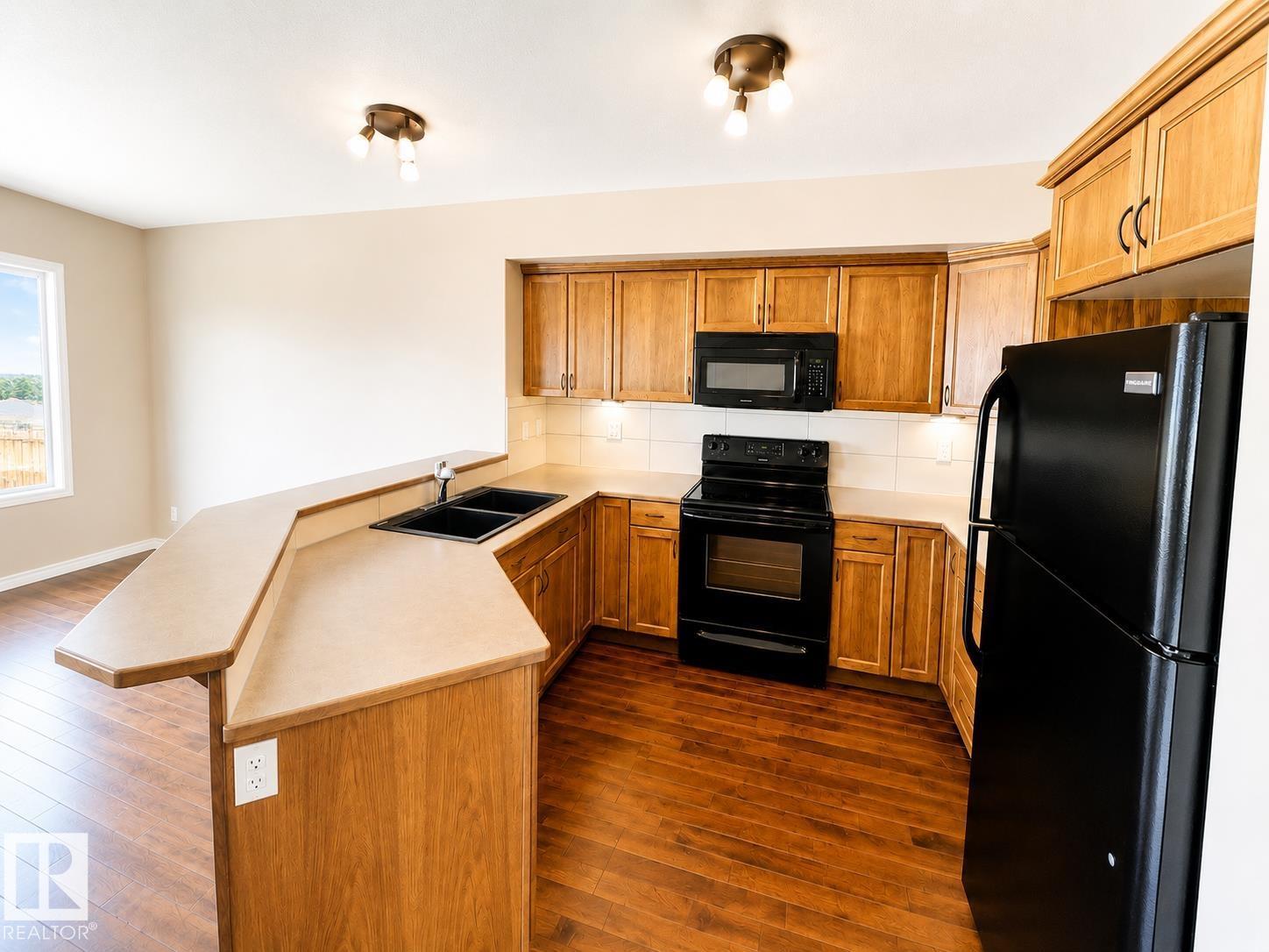 4505 38 Street Property Photo 6