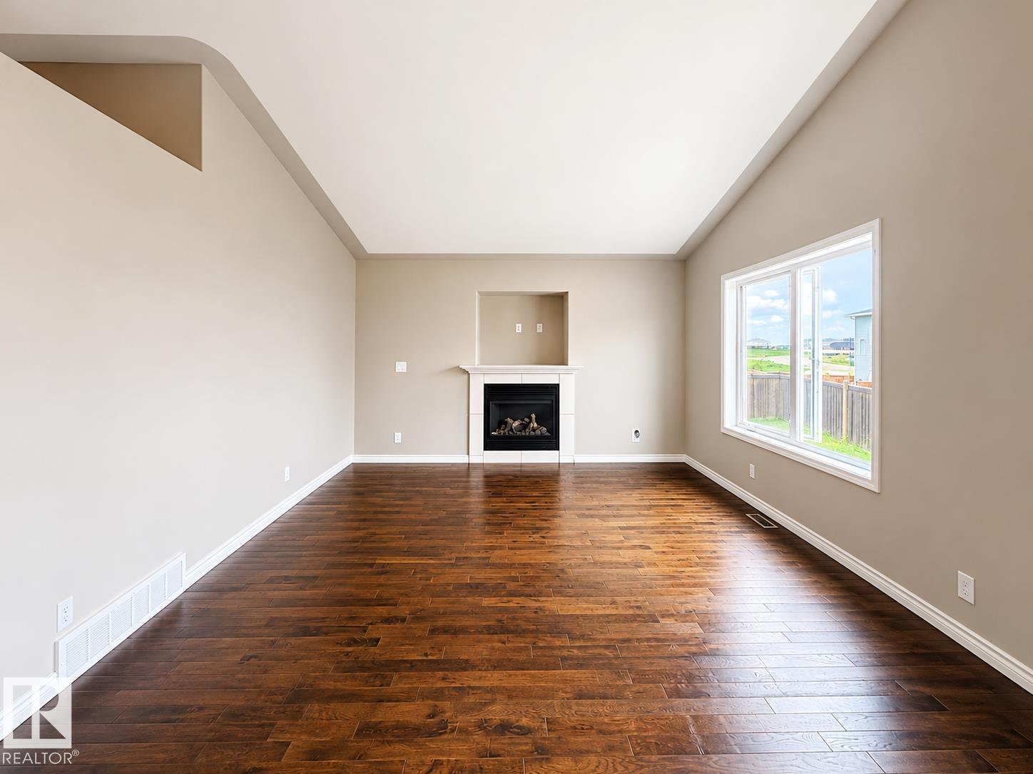 4505 38 Street Property Photo 9