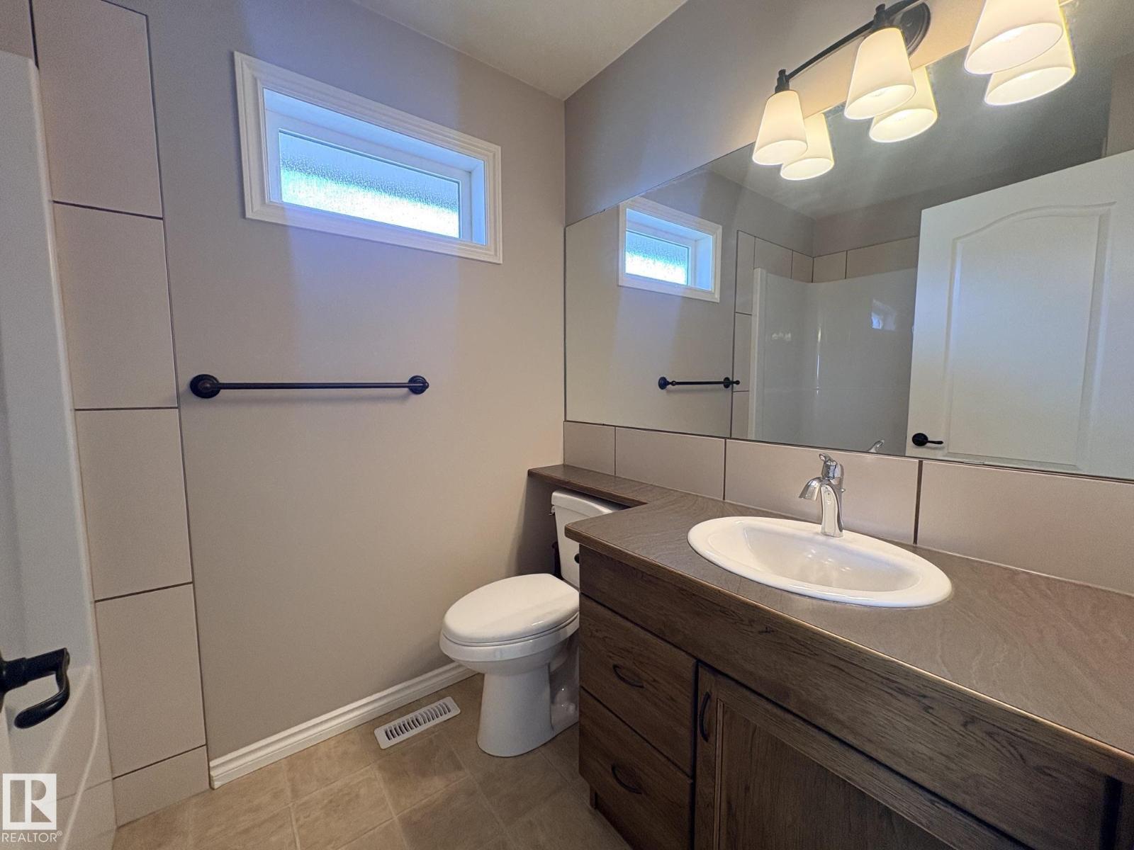 4505 38 Street Property Photo 15