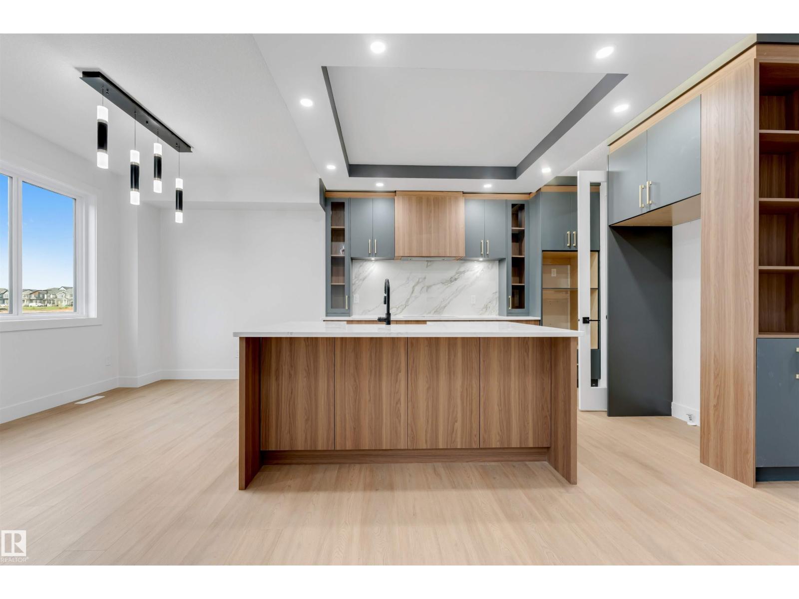 131 24 ST SW Property Photo 1