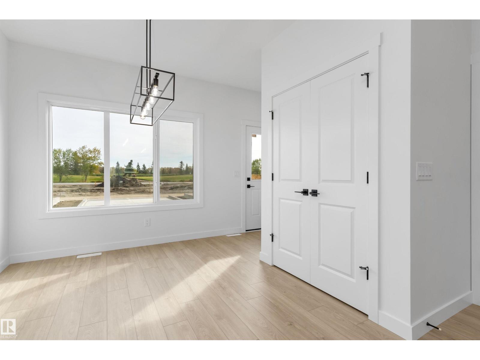 4205 63 St Property Photo 6