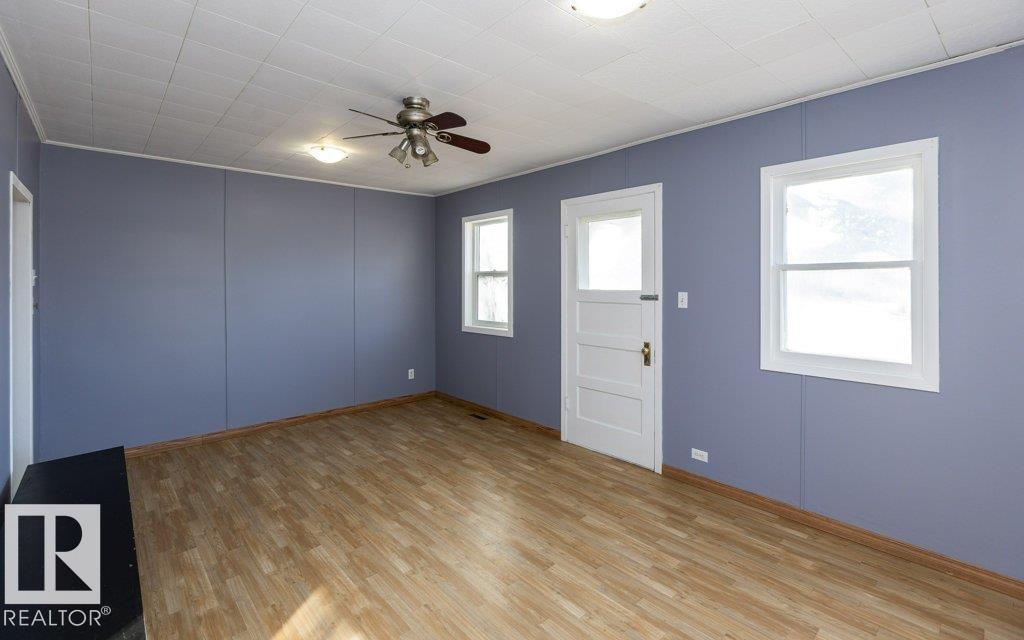 9836 100 St Property Photo 7