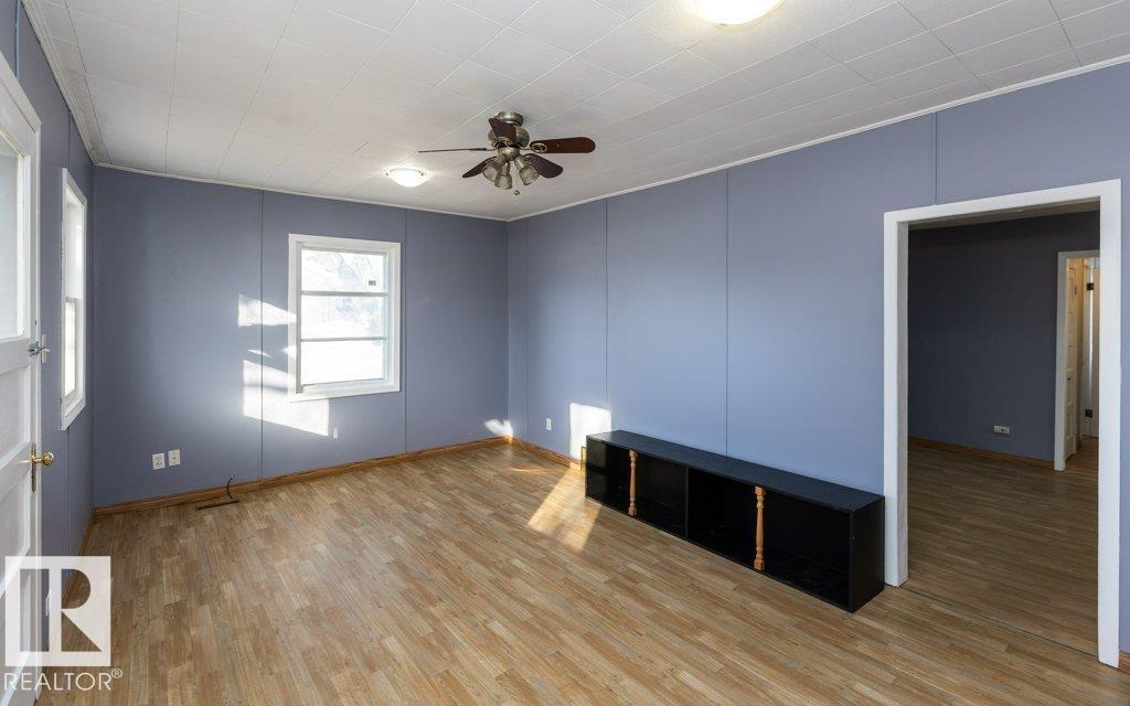 9836 100 St Property Photo 8