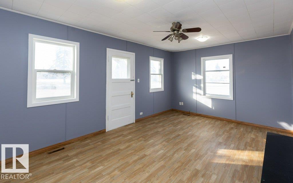 9836 100 St Property Photo 10