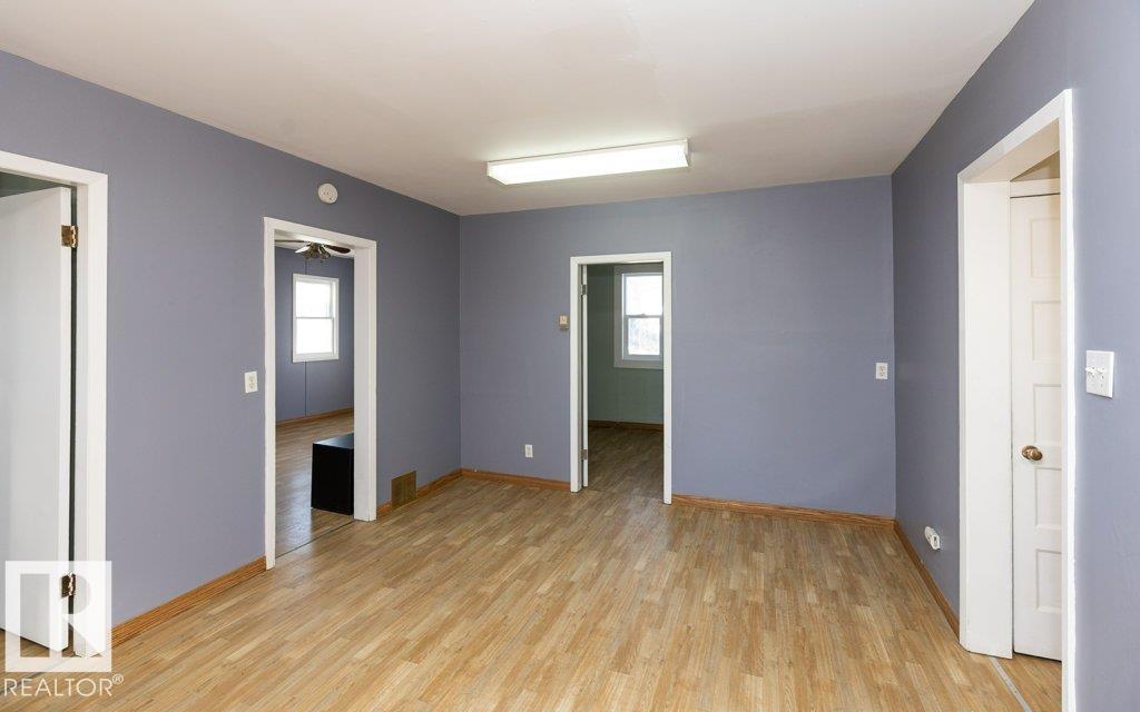 9836 100 St Property Photo 11