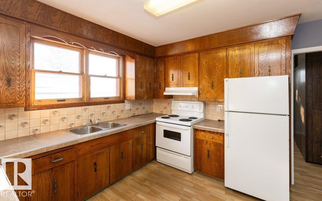 9836 100 St Property Photo 14