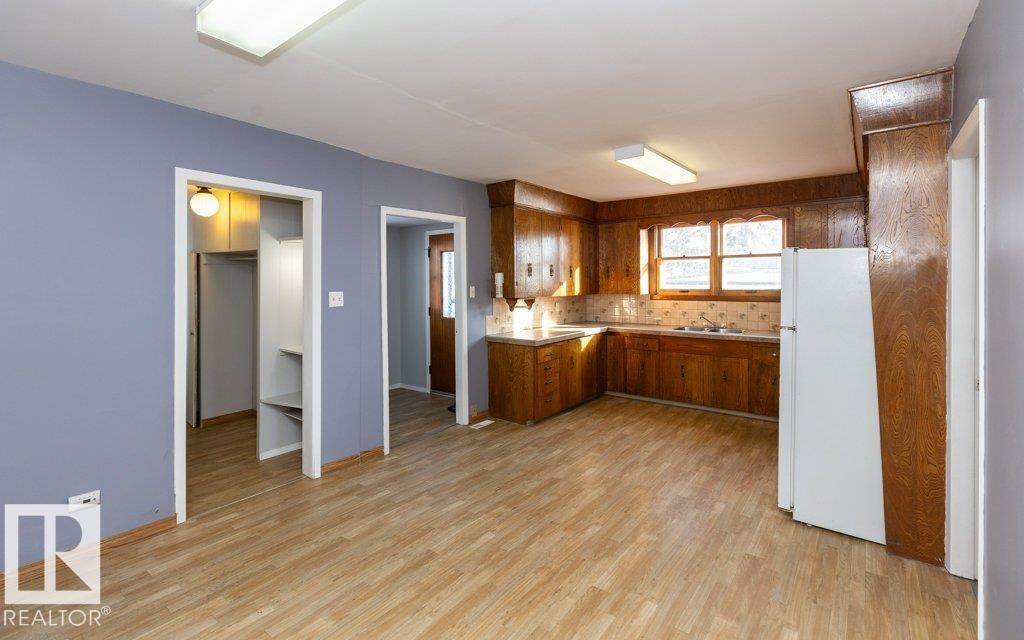9836 100 St Property Photo 16