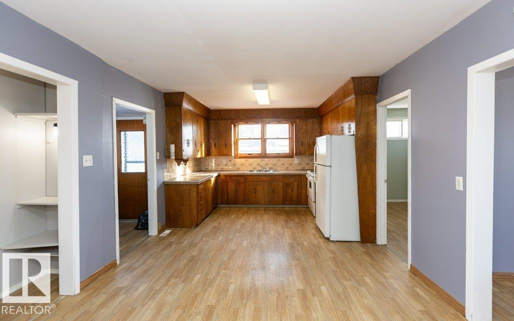 9836 100 St Property Photo 17