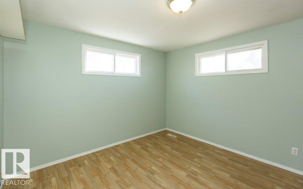 9836 100 St Property Photo 19