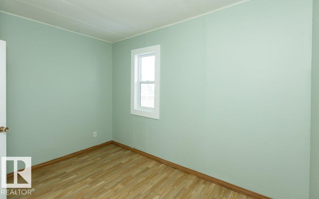 9836 100 St Property Photo 27