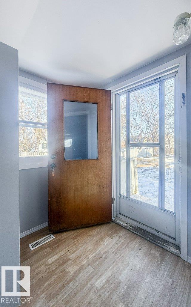 9836 100 St Property Photo 28