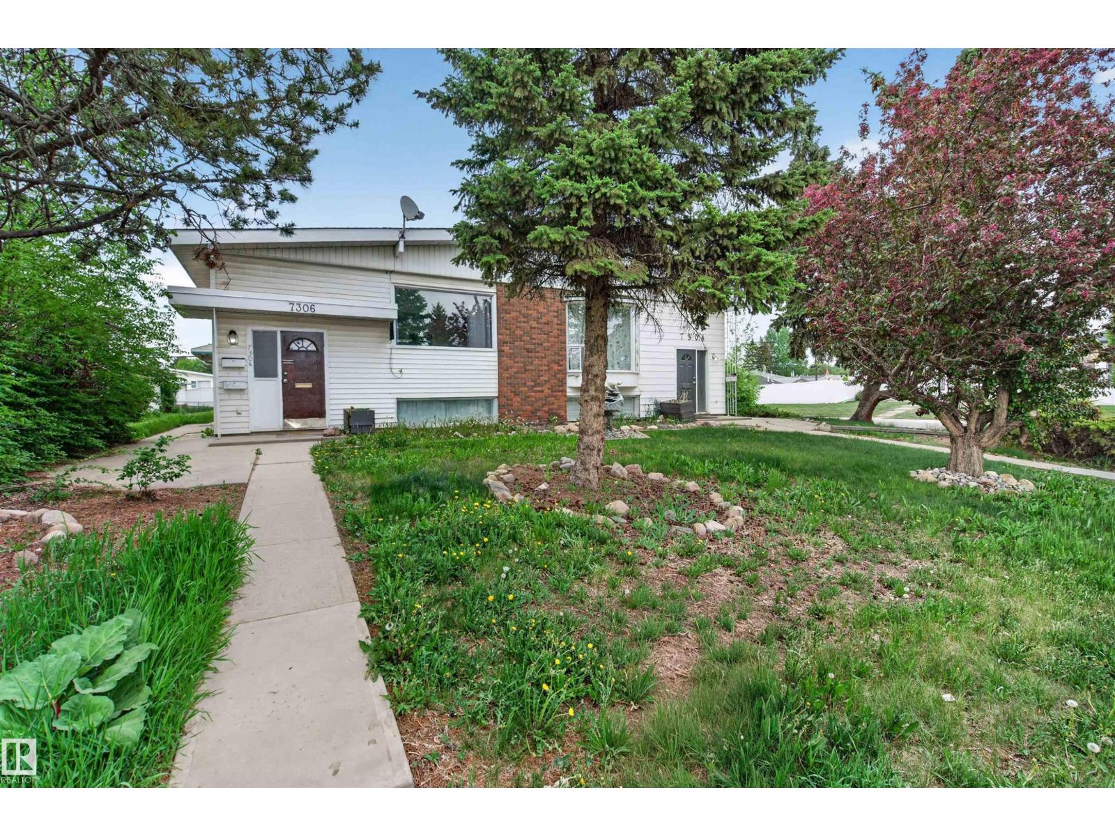 7304/7306 78 AV NW