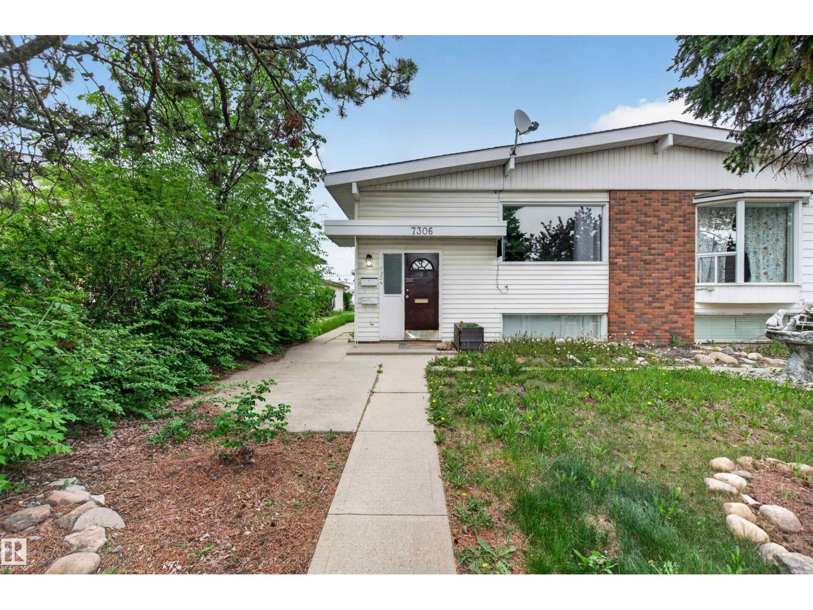 7304/7306 78 Av Nw Property Photo 2