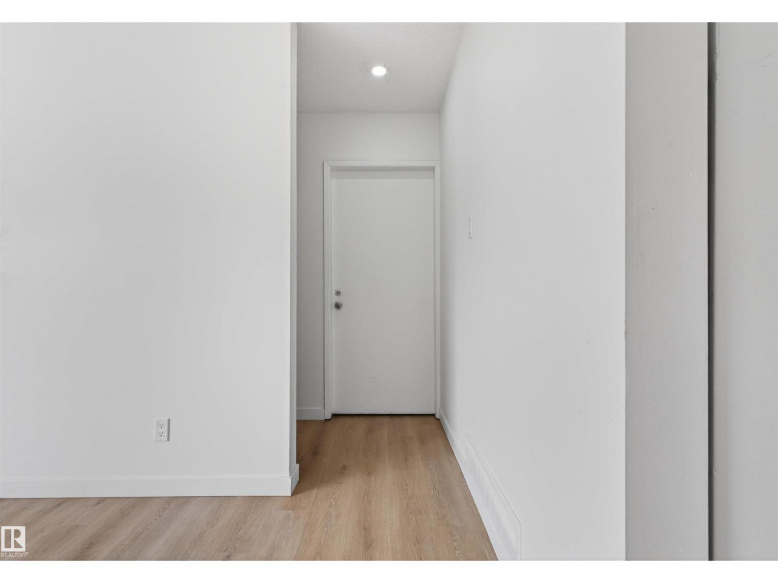 7304/7306 78 Av Nw Property Photo 4