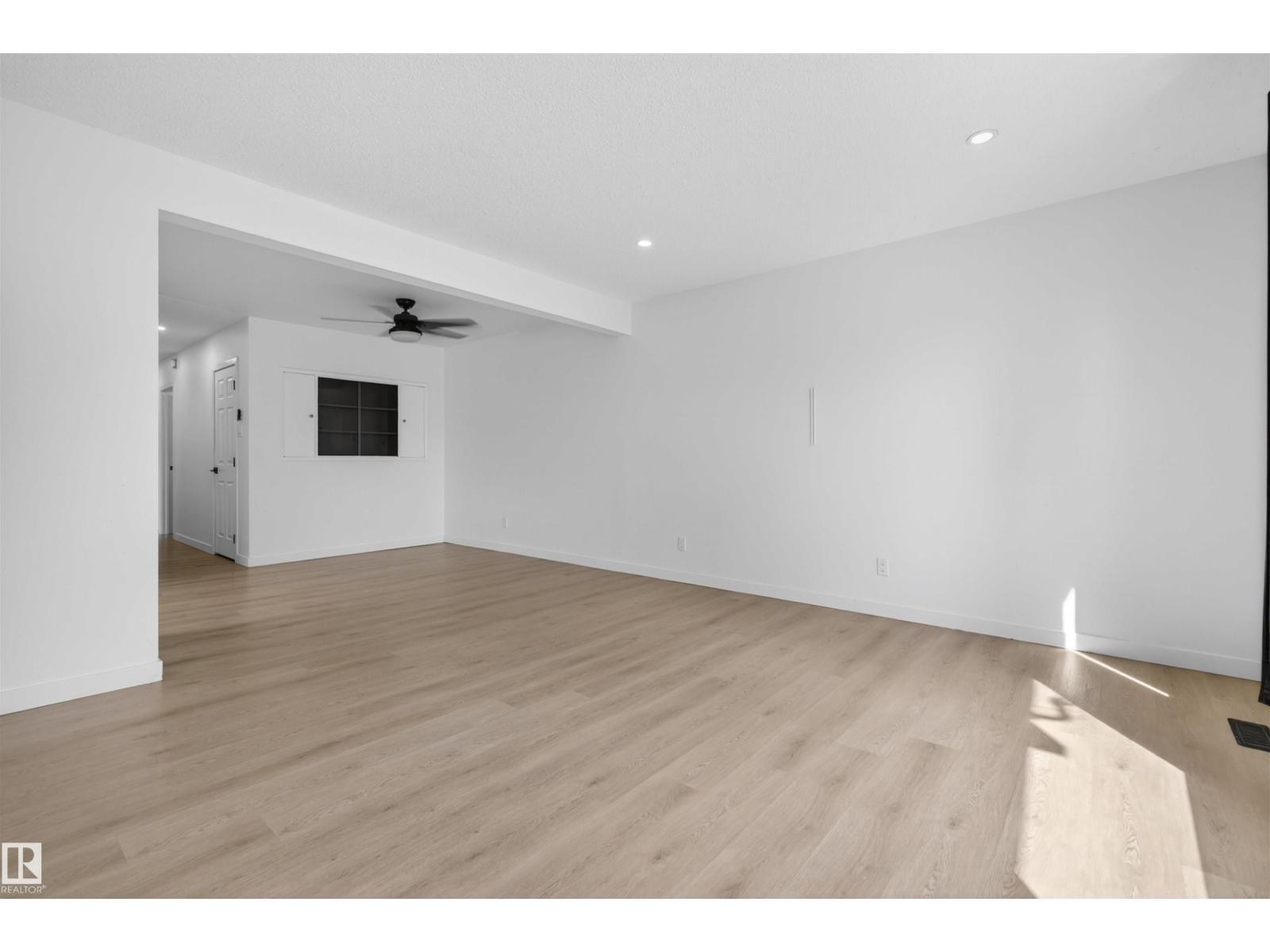 7304/7306 78 Av Nw Property Photo 5